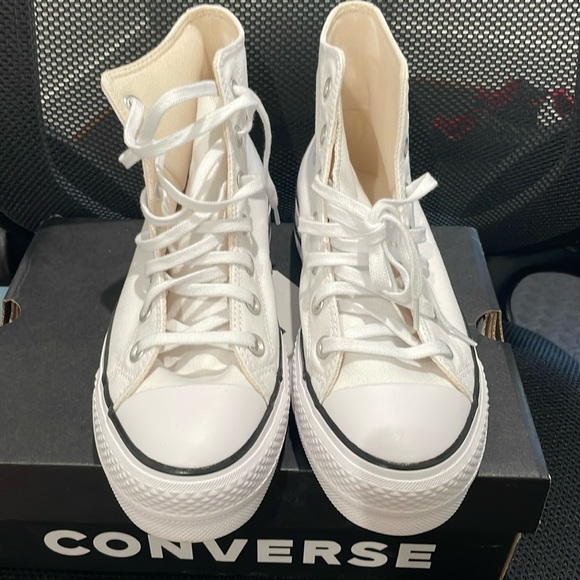NWT: Converse platform high top - Picture 1 of 4